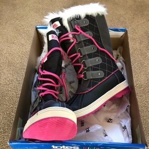 Girls Size 1 Totes Snow Boots